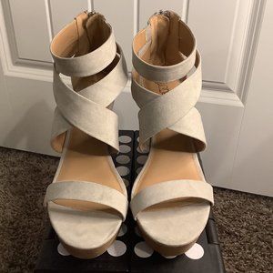Brash Dove Gray Wedges
